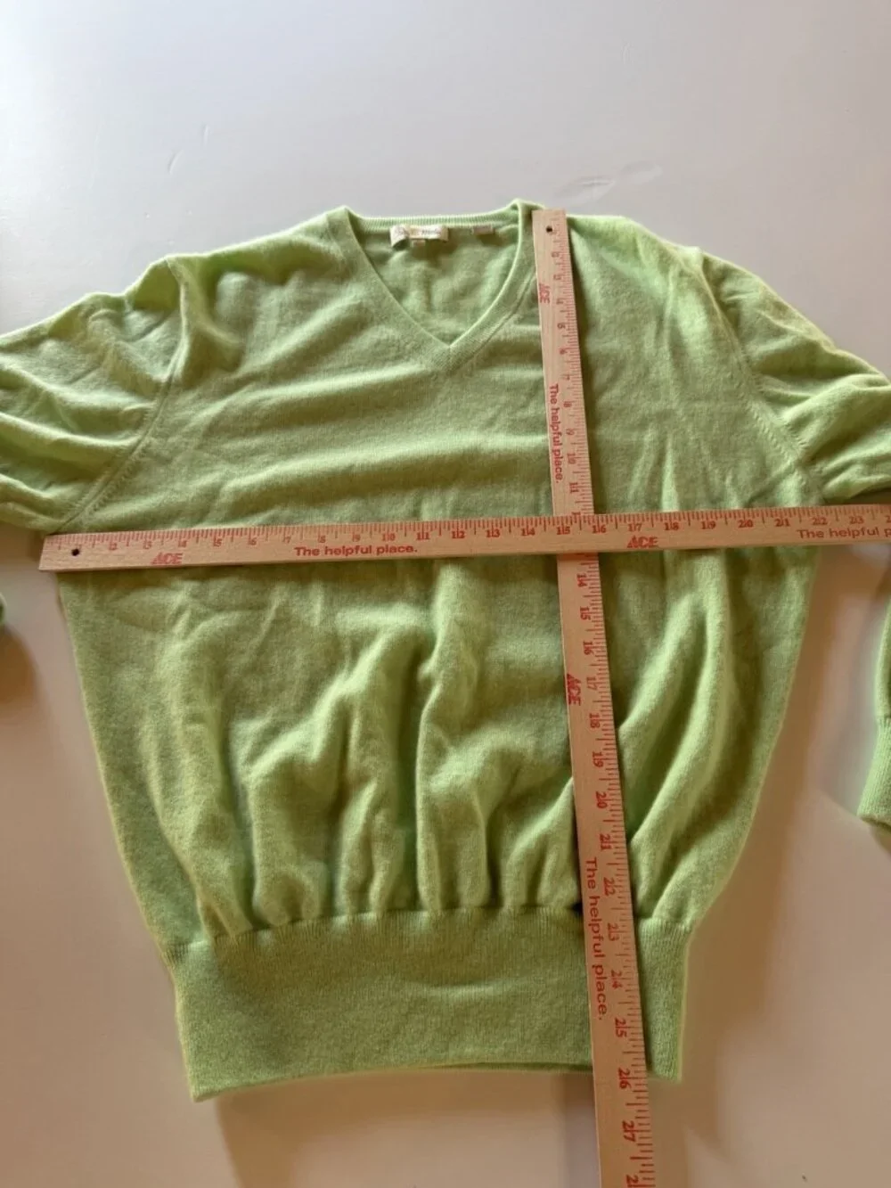 Peter Millar light lime green 100% cashmere vneck sweater L quiet luxury preppy
